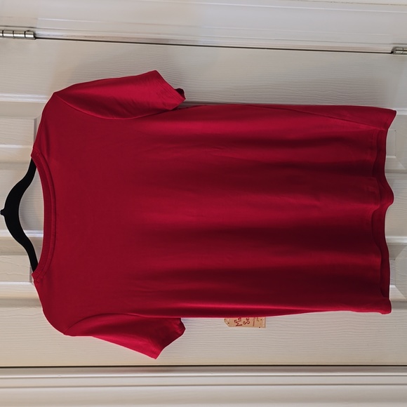 MAGICAL SEASON WOMEN'S RED " MOST LIKELY TO KISS SANTA" SHORT SLEEVE TEE SMALL - Picture 8 of 14